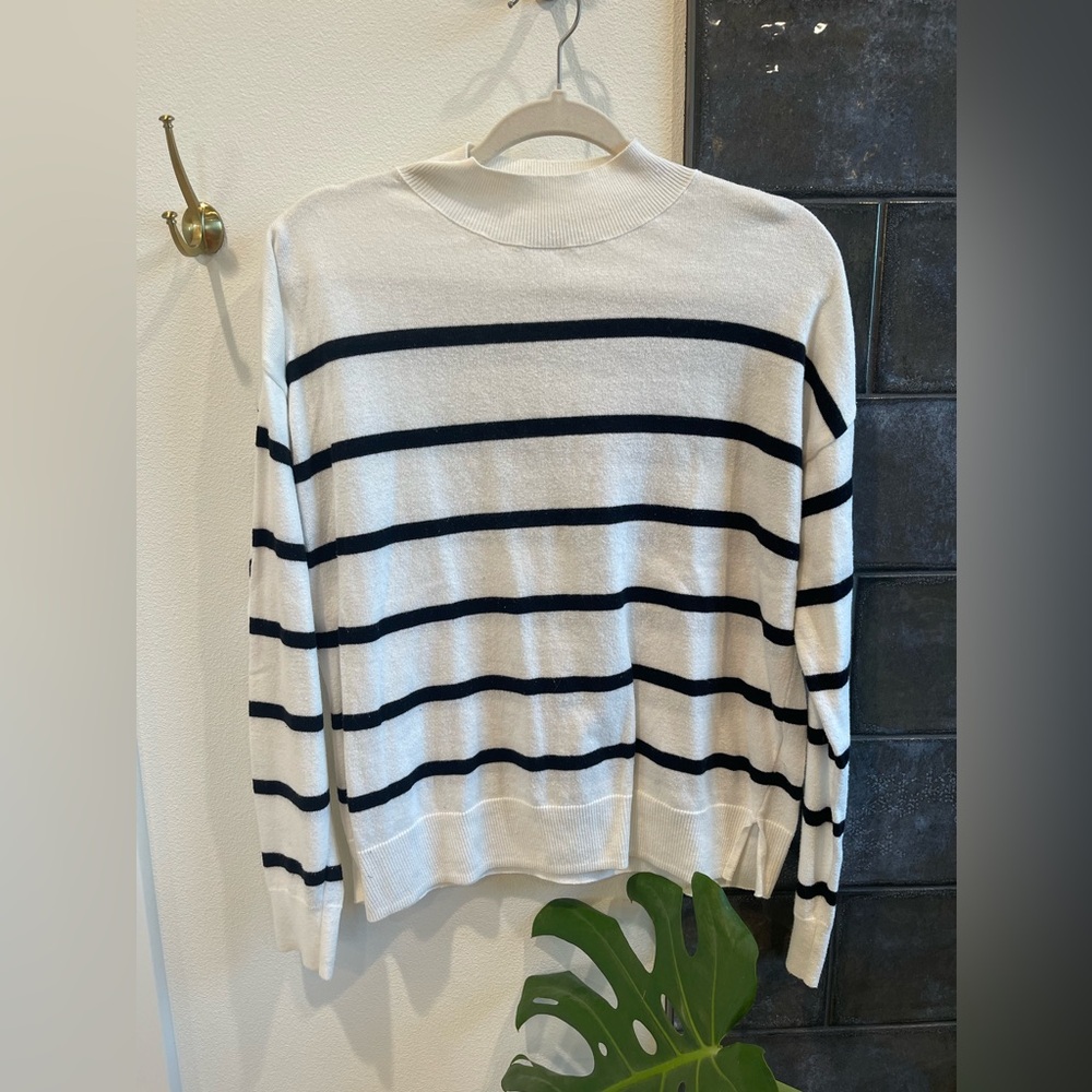 Lightweight sweater